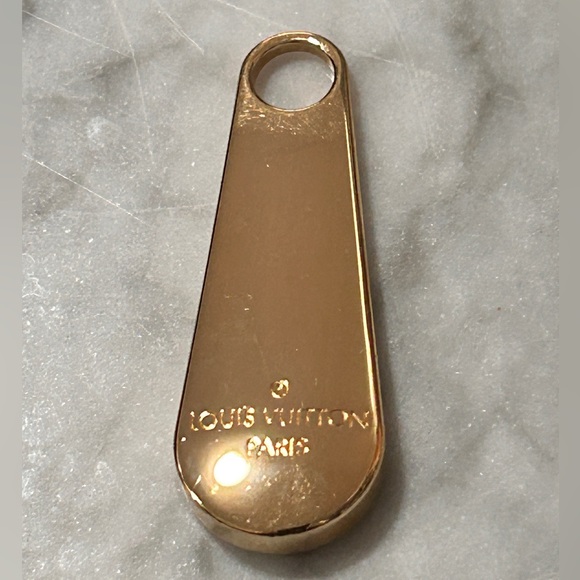 LOUIS VUITTON Paris Golden Color Pendant Engraved On Both Sides - Picture 1 of 2